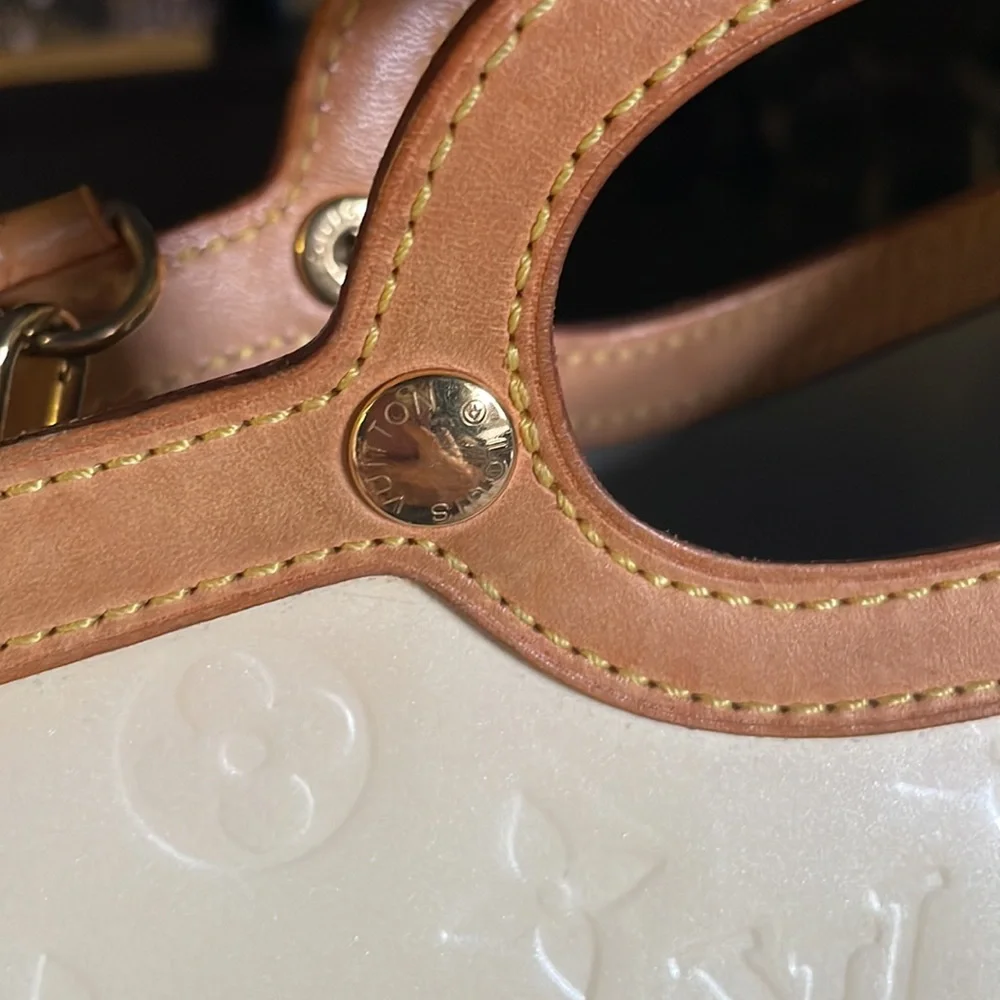 Authentic Louis Vuitton Pearl Venis Purse - Picture 4 of 6